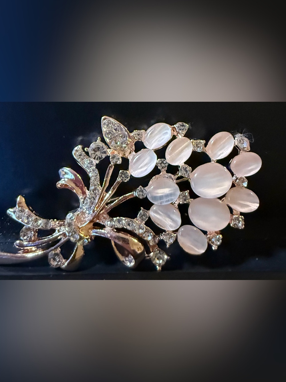 Elegant White Crystal Floral Brooch - Women Jewelry